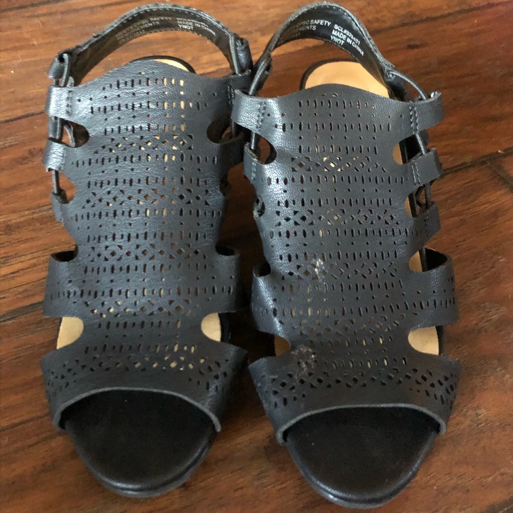 Dress shoes